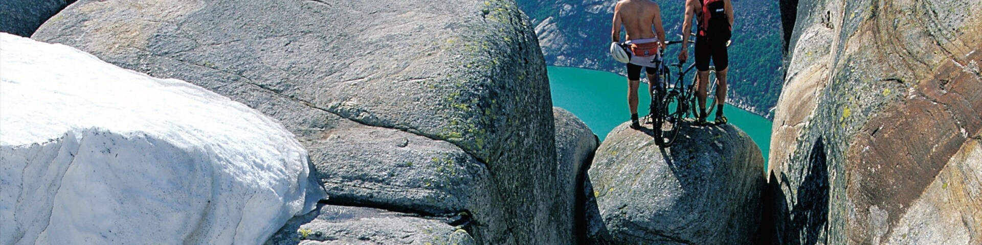 Kjerag que inclui escalada ou caminhada, montanhas e paisagens