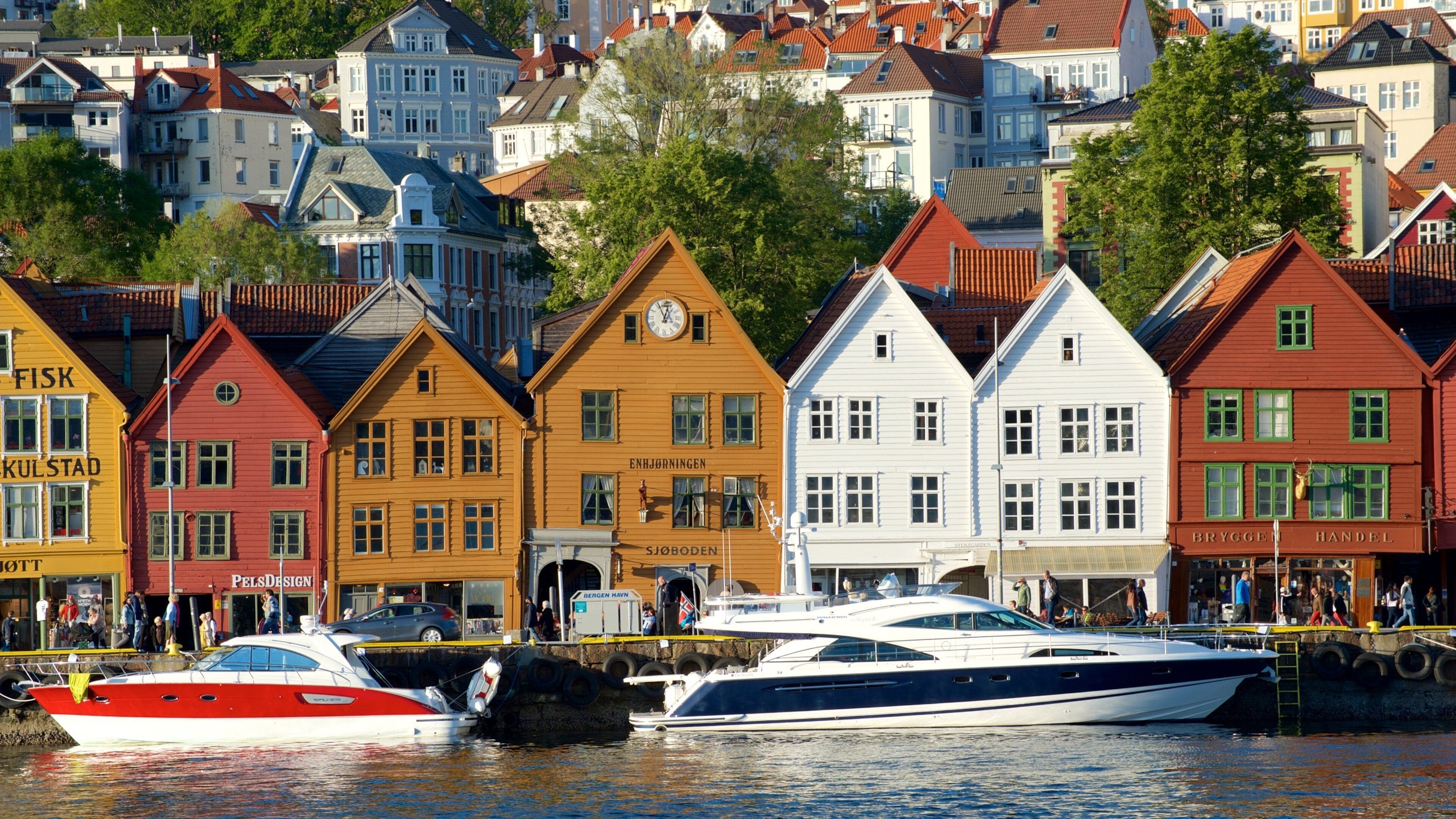 Bryggen showing a coastal town and boating