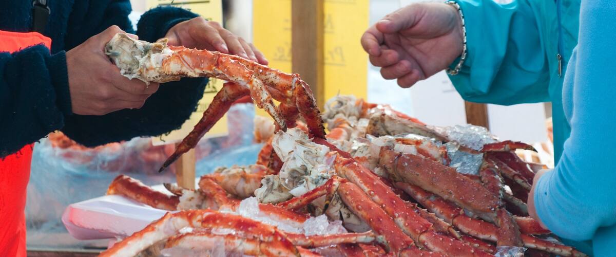 Torget Fishmarket showing markets and food