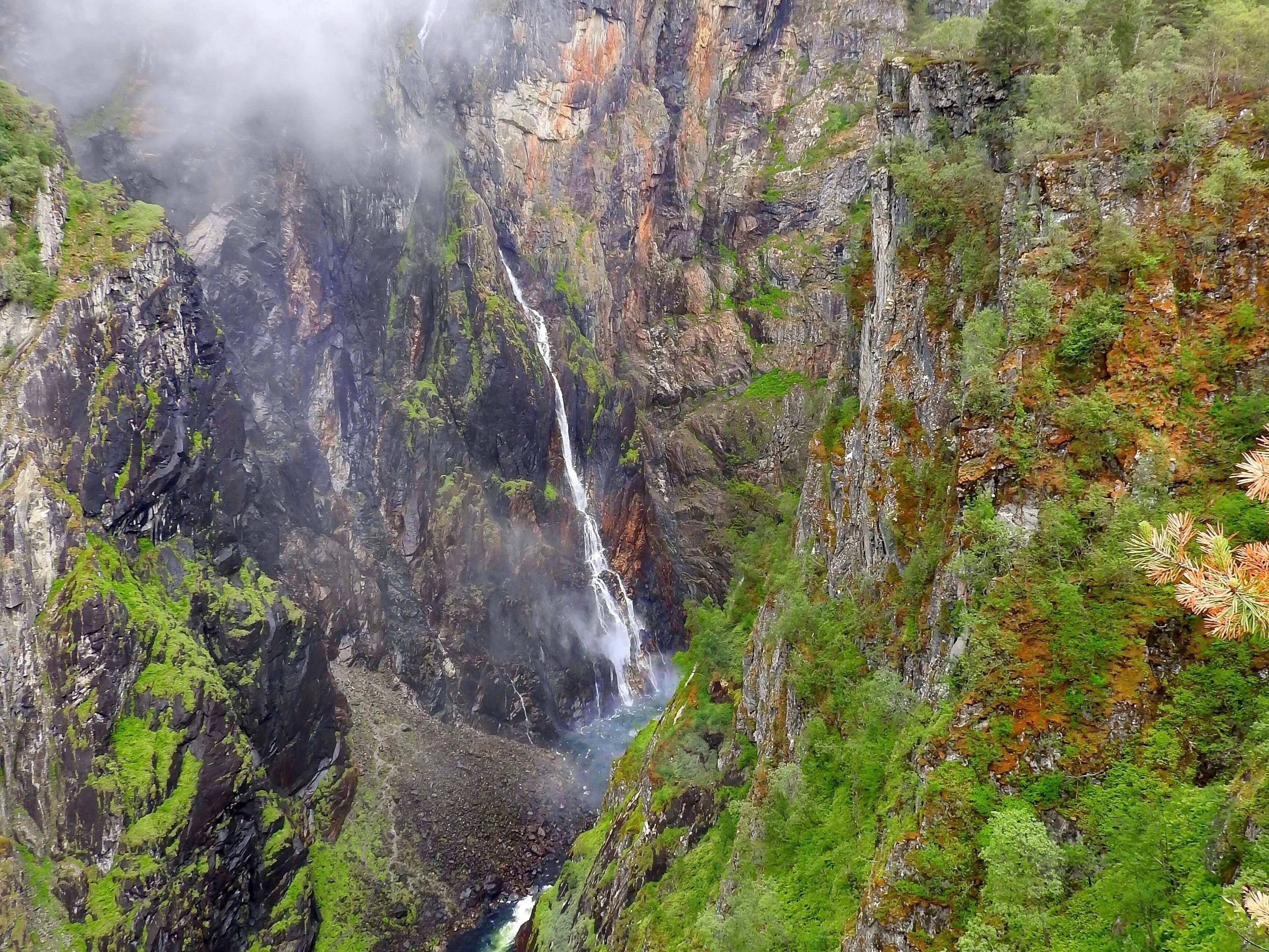 Vøringsfossen is the 83rd highest waterfall in Norway on the basis of total fall, located not far from Highway 7, which connects Oslo with Bergen. It is 182m/597' freefall. (June 2018)

#Trovember
