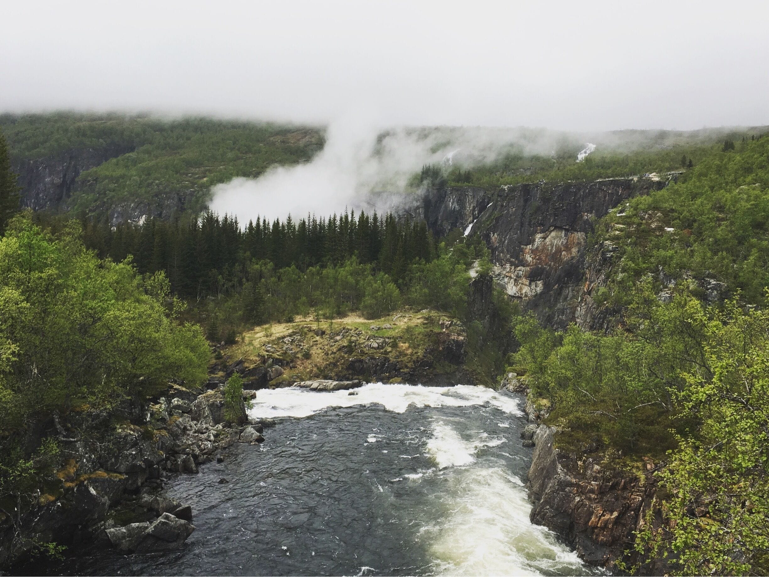 Happened to drive through by accident. Noticed a couple of German tour buses turning right by the viewpoint sign and decided to follow. No disappointment: the waterfall is incredibly high, one of the most impressive I've seen in Norway! (And I've seen hundreds of various heights) It actually makes your head spin. The picture is the one of the mountain river slightly to the left from the actual waterfall; it is so grand one can't even take a panorama pic. Didn't climb up to the viewpoint on the top-no need. The power of the water is well felt from viewpoint by the bus stand. 