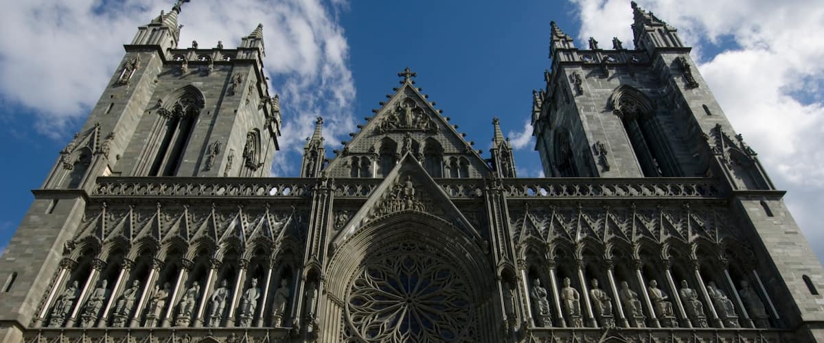 Nidaros Cathedral featuring heritage architecture, a church or cathedral and a city