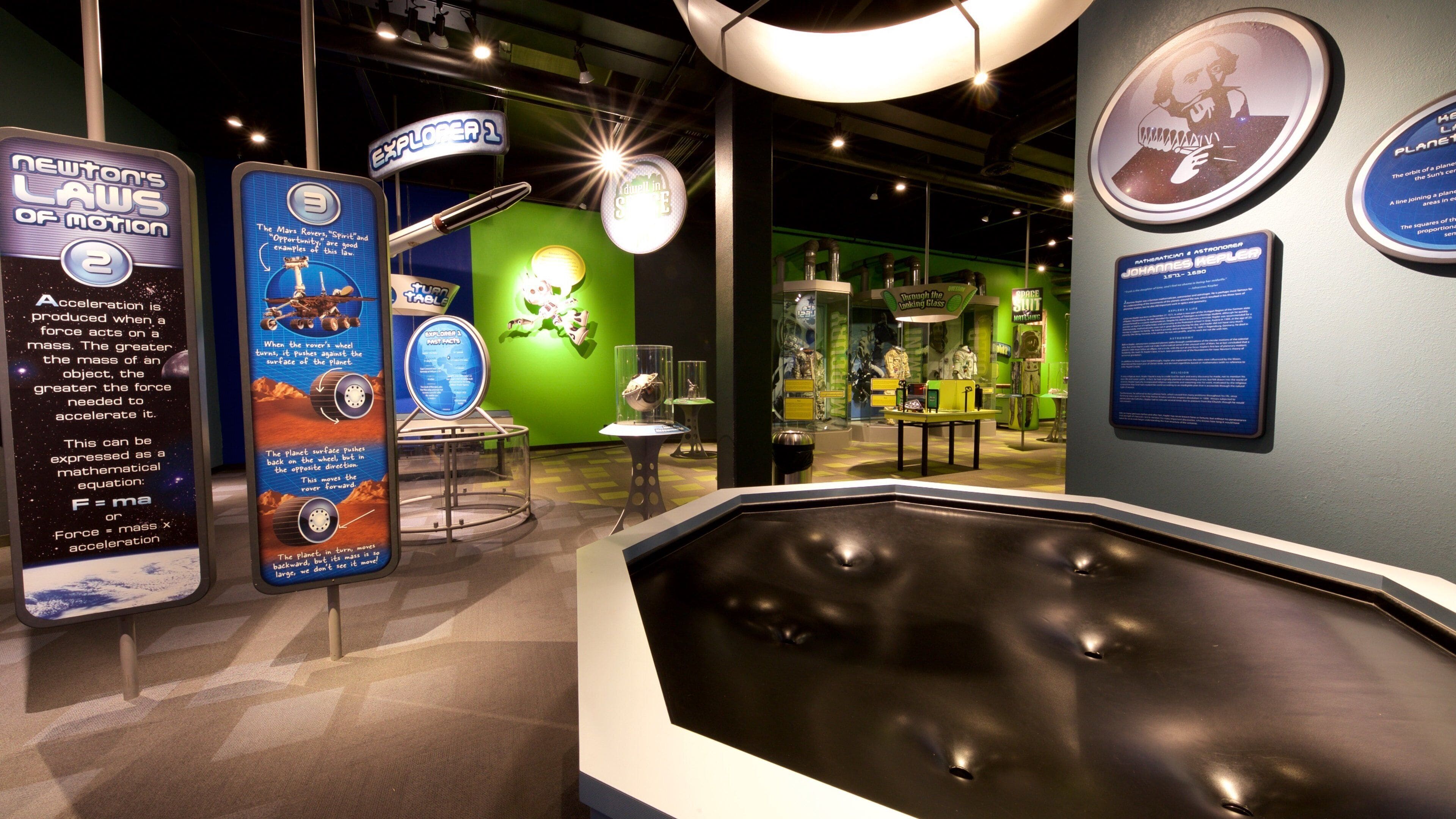 Omniplex Science Museum montrant vues intérieures