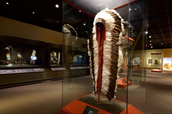 National Cowboy and Western Heritage Museum mit einem Geschichtliches und Innenansichten