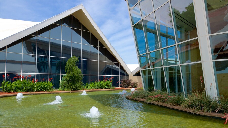 National Cowboy and Western Heritage Museum which includes modern architecture and a fountain