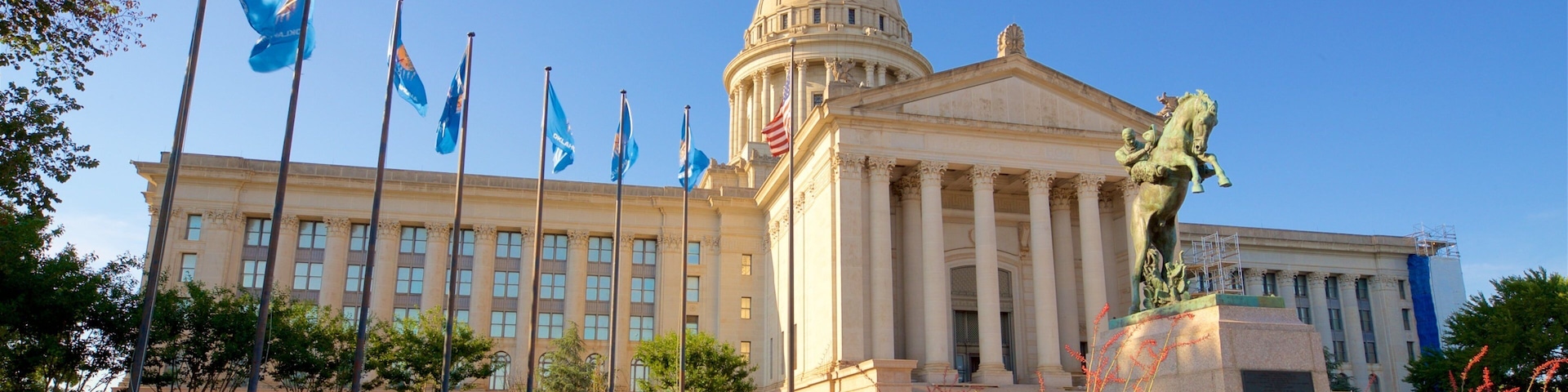 Oklahoma State Capitol showing a park, modern architecture and a statue or sculpture