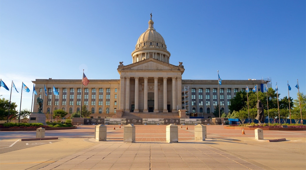 Oklahoma State Capitol qui includes architecture moderne