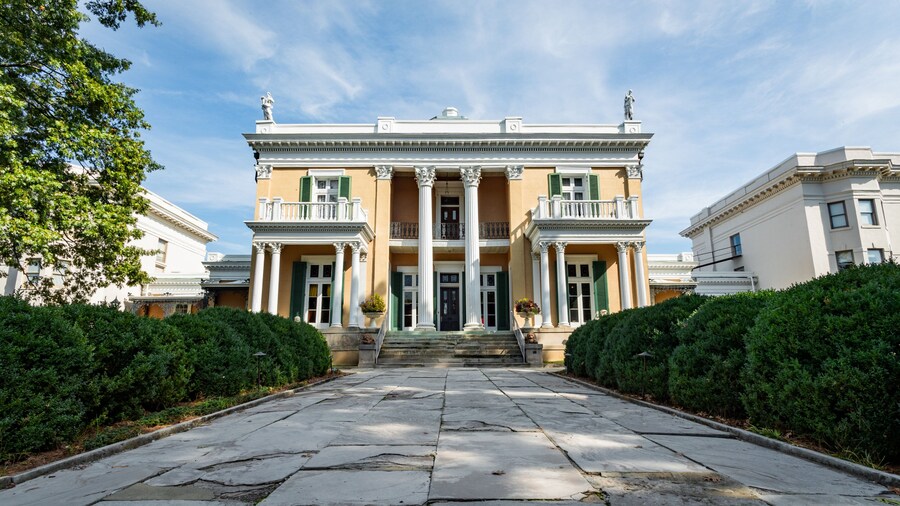 Belmont Mansion featuring heritage elements and a house