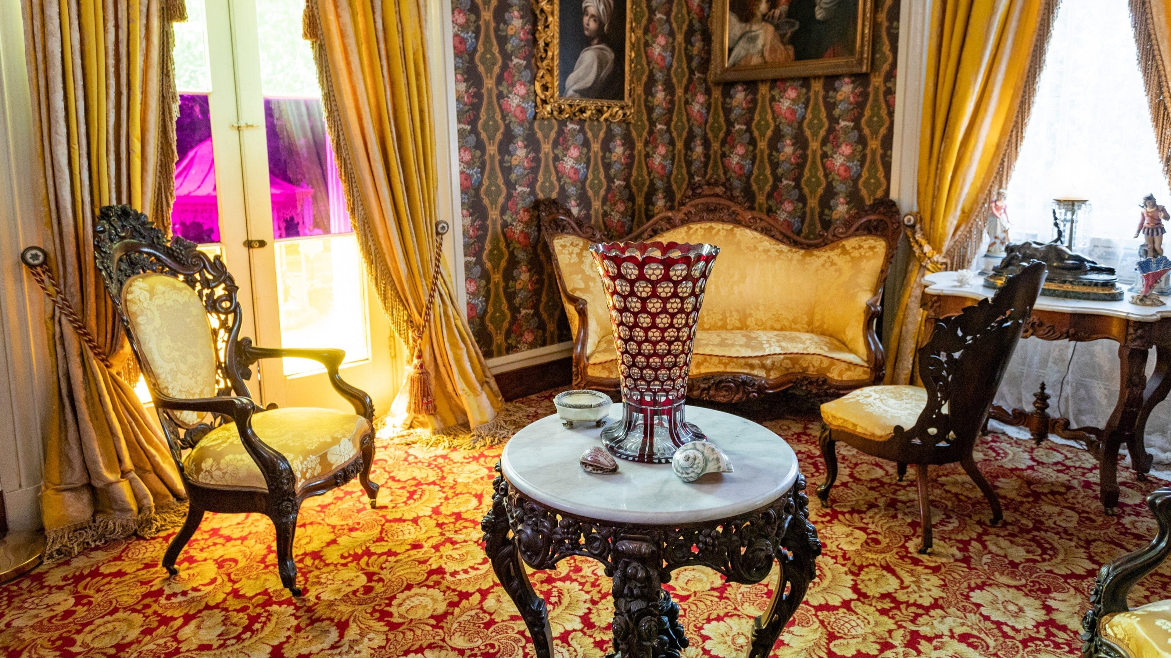 Belmont Mansion featuring a house, heritage elements and interior views