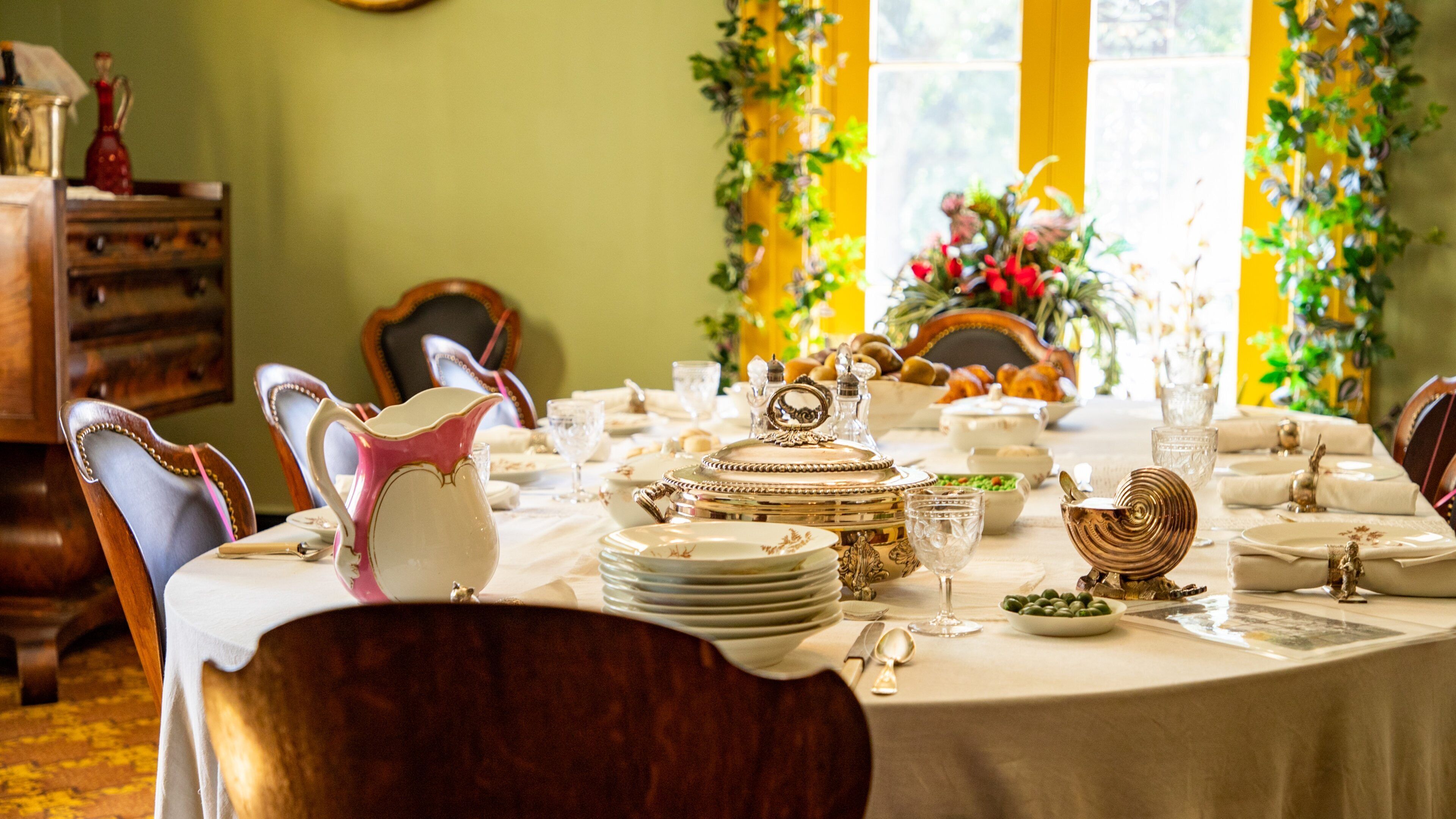 Belmont Mansion showing heritage elements, a house and interior views