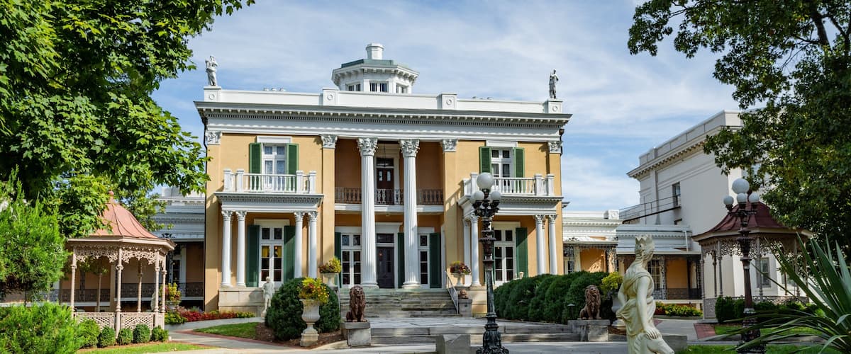 Belmont Mansion featuring a house and heritage elements