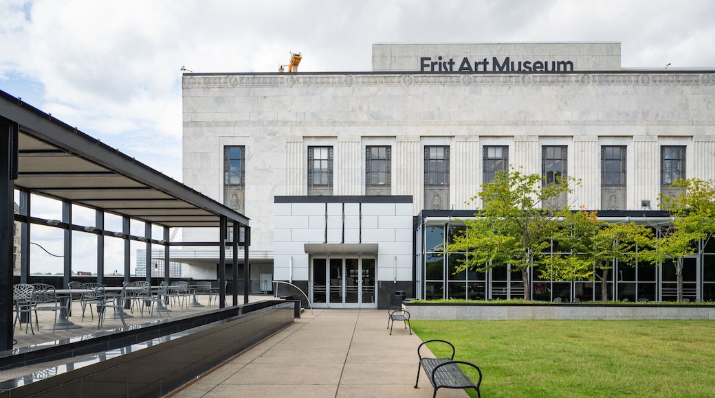 Frist Center for Visual Arts featuring signage