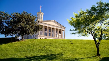 Tennessee State Capitol featuring heritage architecture and a park