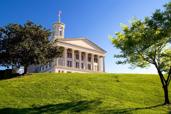 Tennessee State Capitol featuring heritage architecture and a park