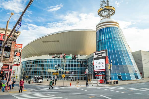 Bridgestone Arena showing modern architecture, street scenes and a city