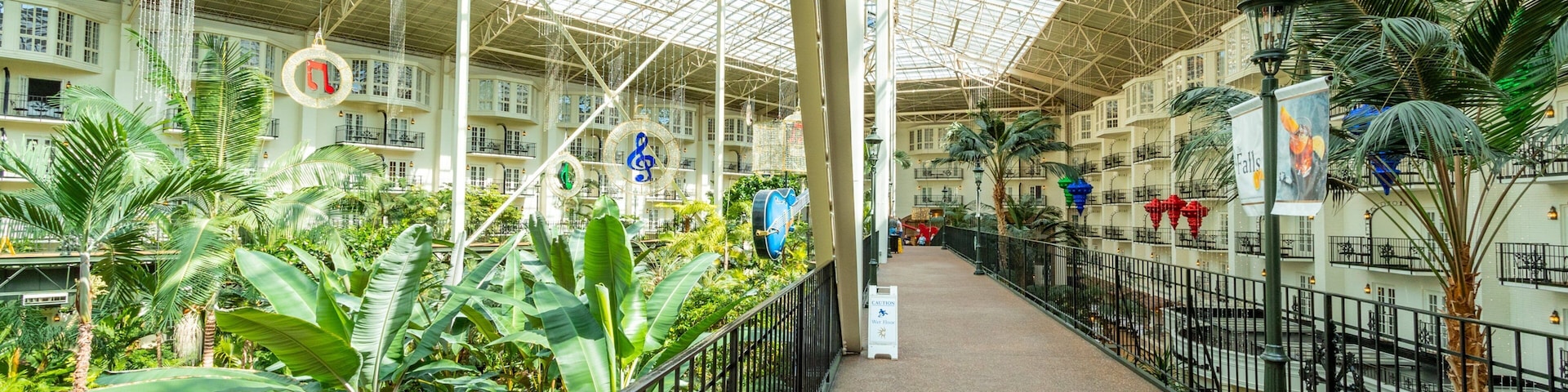 Opryland Hotel Gardens which includes a garden and interior views