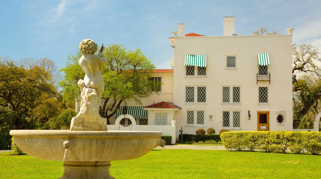AMOA-Arthouse fasiliteter samt statue eller skulptur og monument