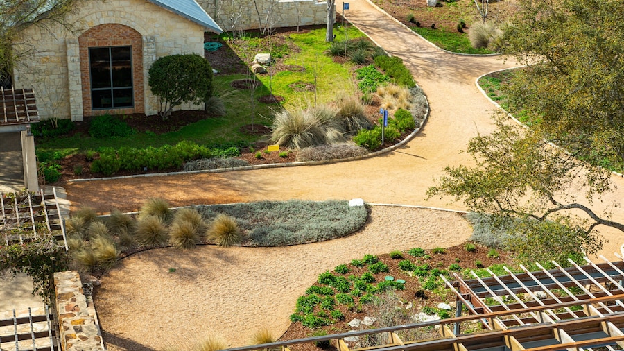 Lady Bird Johnson Wildflower Center which includes a garden