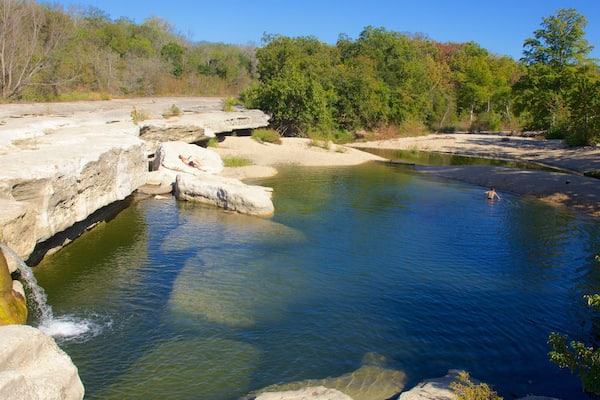 McKinney Falls State Park das einen Landschaften, Kaskade und Garten