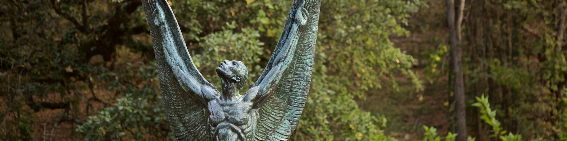 Umlauf Sculpture Garden and Museum showing a statue or sculpture