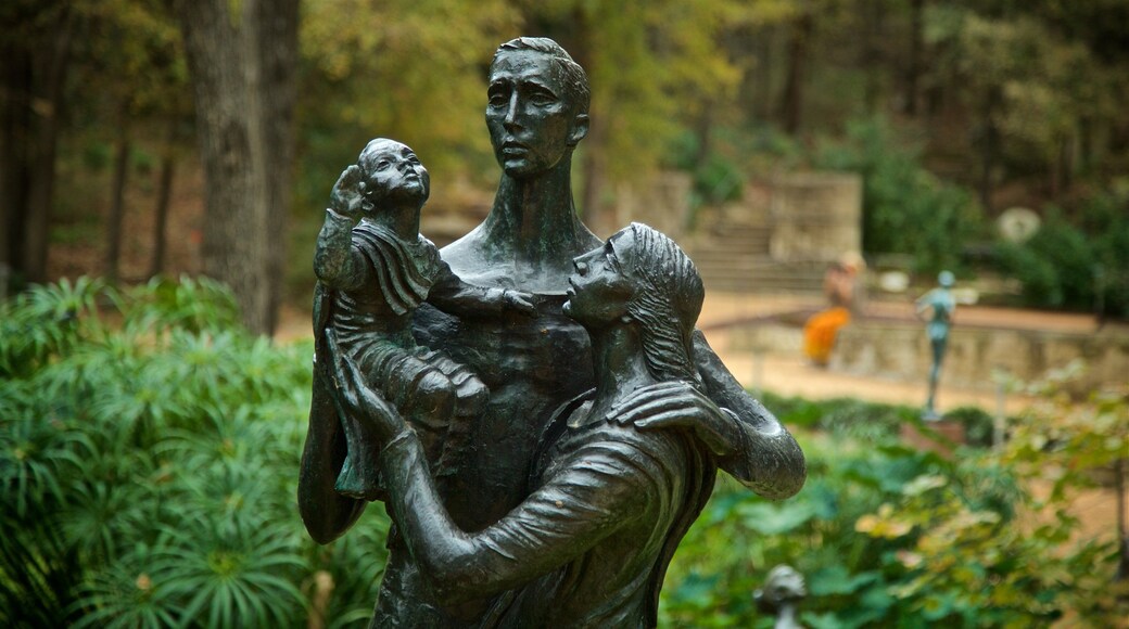 Umlauf Sculpture Garden and Museum featuring a statue or sculpture and a park