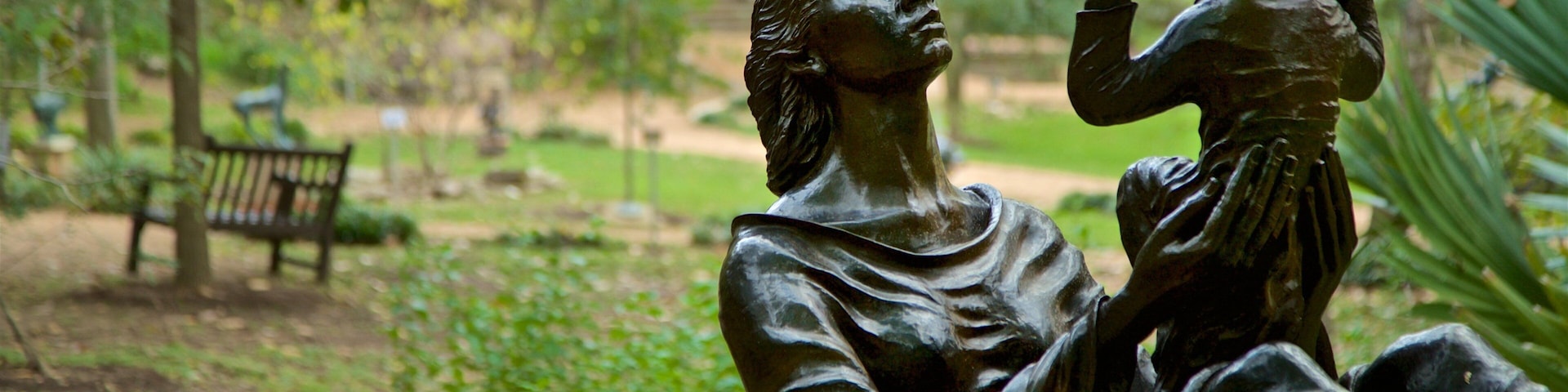 Umlauf Sculpture Garden and Museum que inclui um jardim e uma estĂĄtua ou escultura