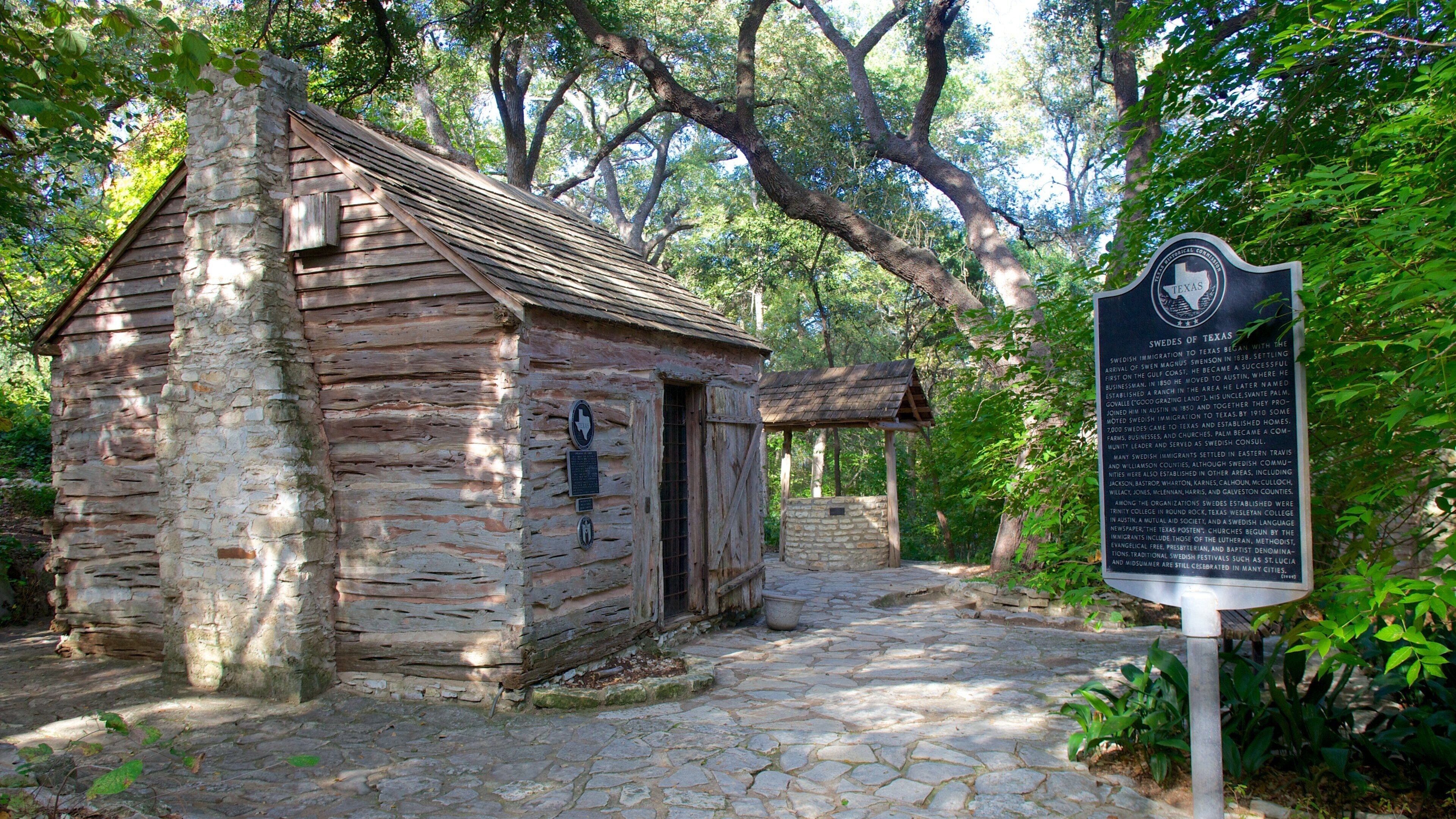 Zilker Botanical Garden showing a garden