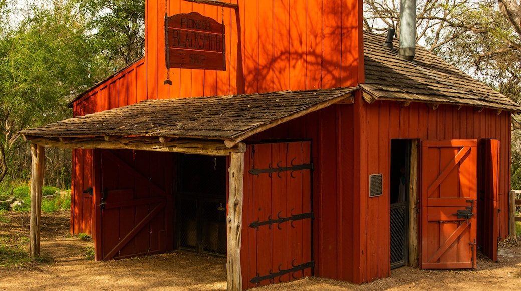Zilker Botanical Garden featuring farmland