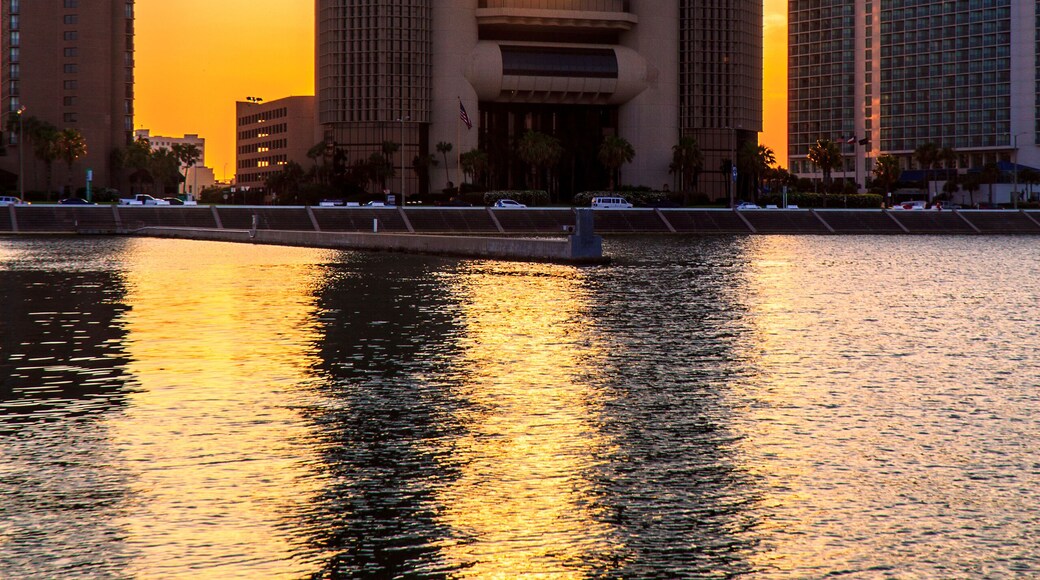 ワン ショアライン プラザ