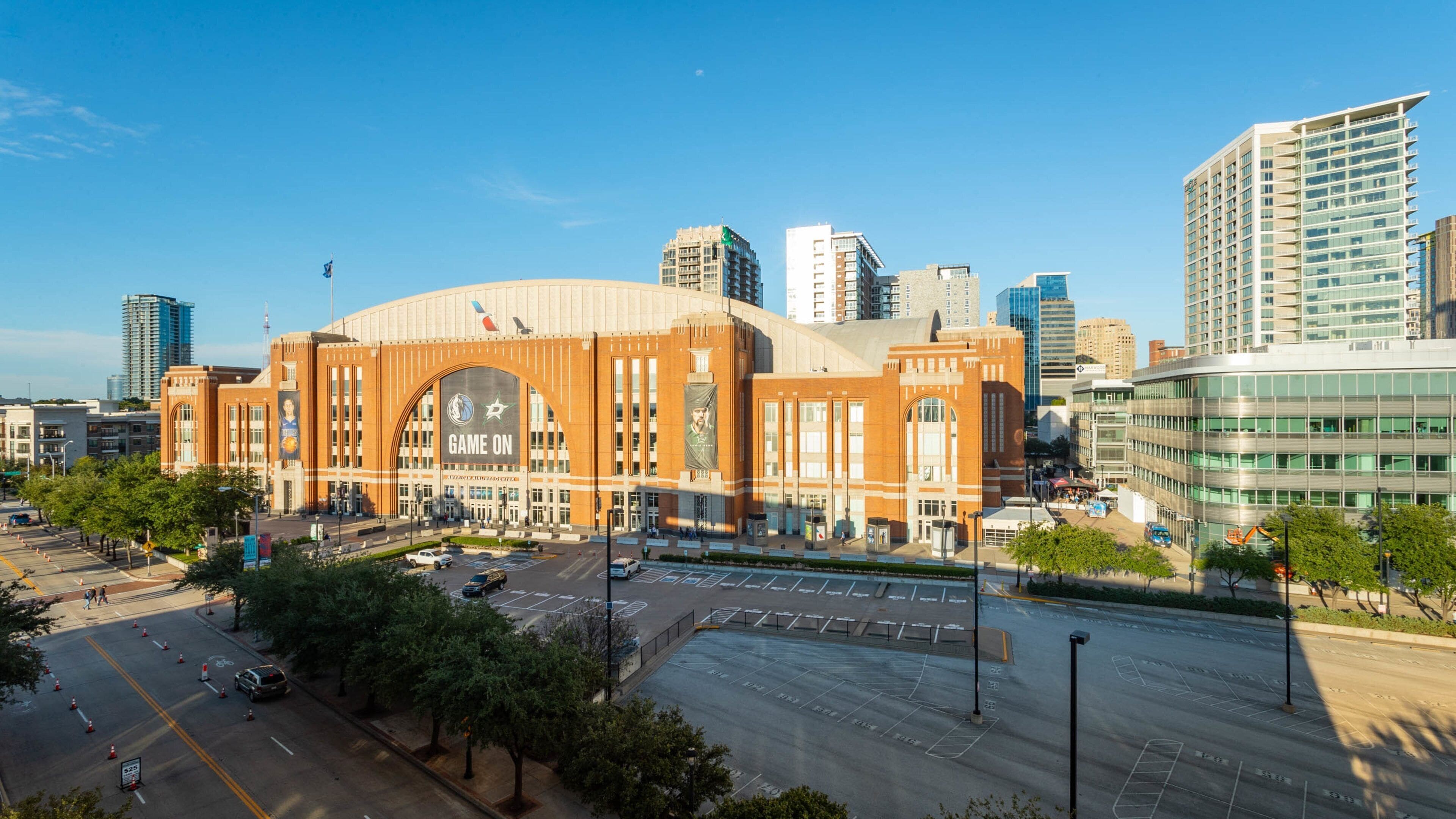 American Airlines Center showing a city