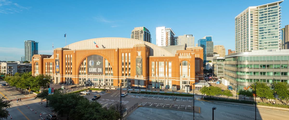 American Airlines Center showing a city