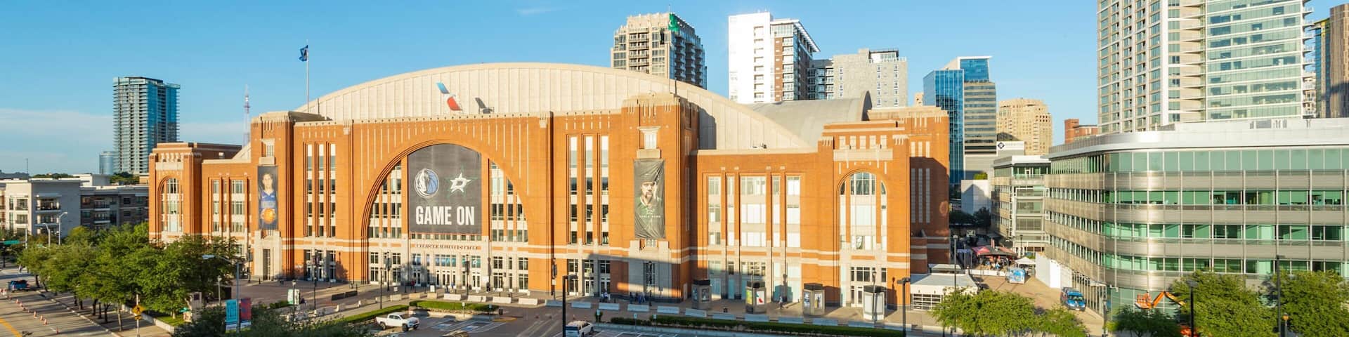 American Airlines Center showing a city