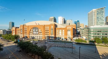 American Airlines Center showing a city