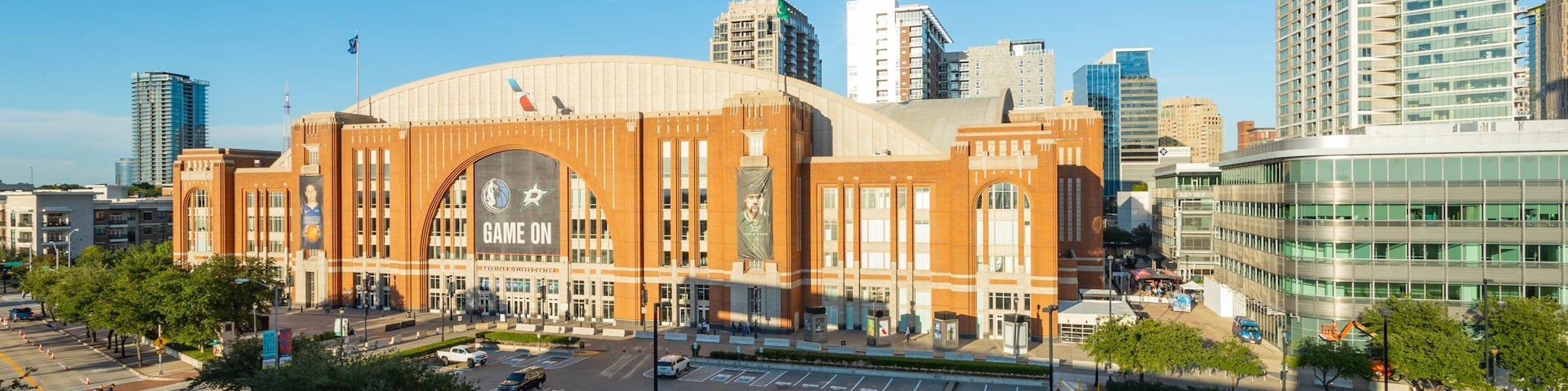 American Airlines Center showing a city