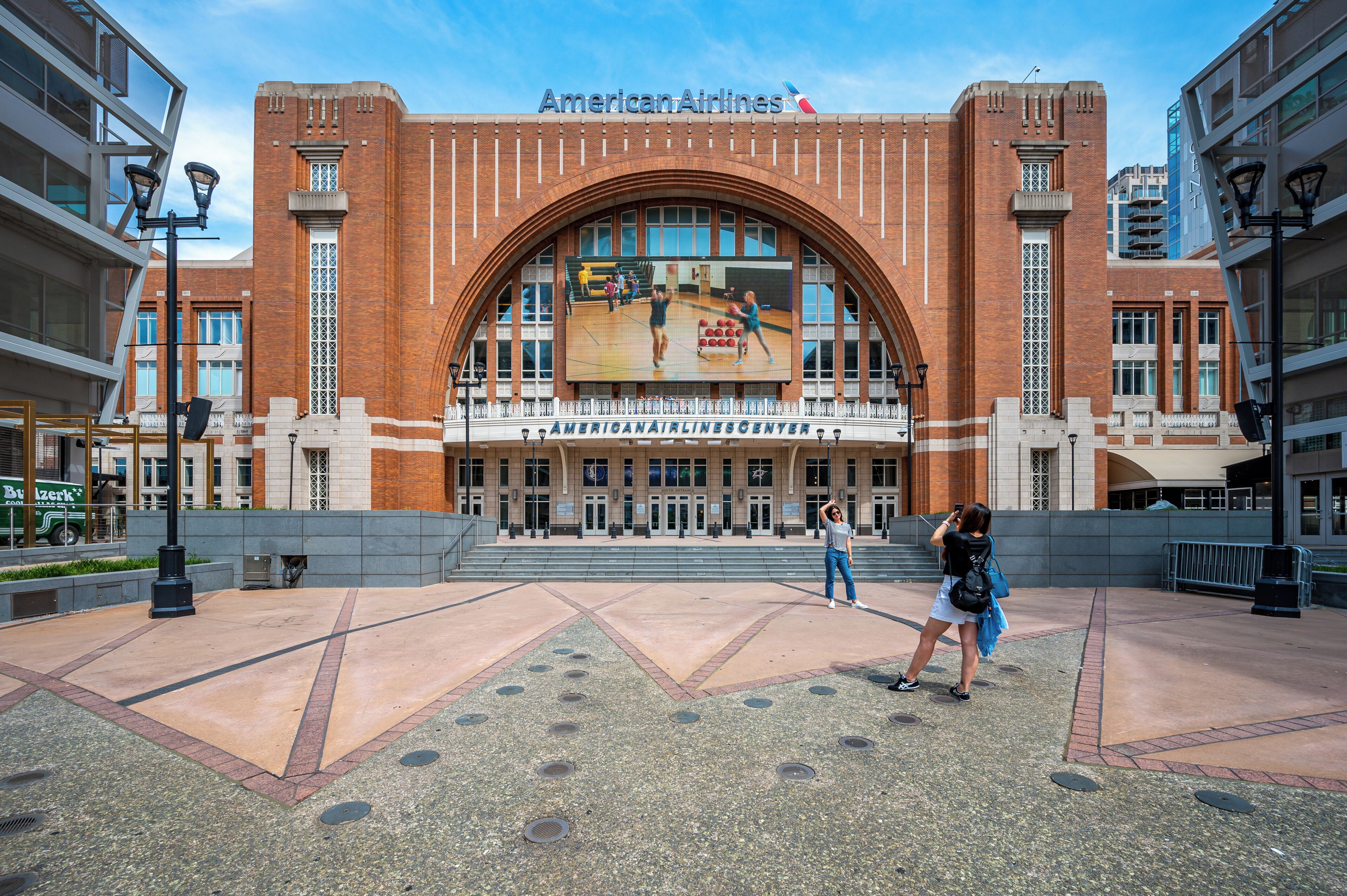 Dallas_AmericanAirlinesCenter_6081071-3