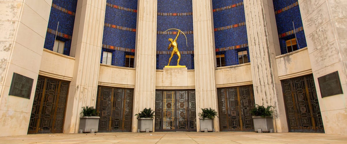 Hall of State featuring a statue or sculpture