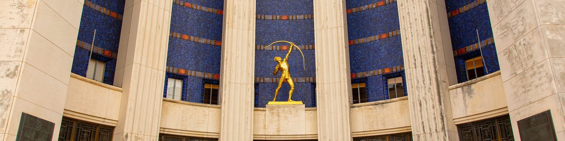 Hall of State featuring a statue or sculpture