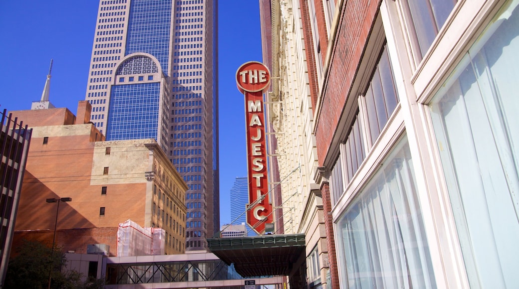 Teatro Majestic que incluye señalización, escenas de teatro y un edificio alto
