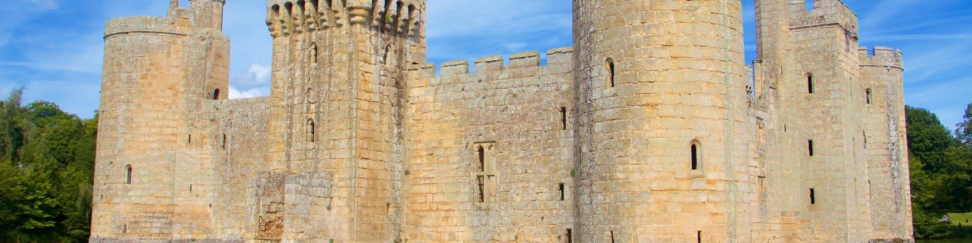 Bodiam Castle featuring heritage architecture, chateau or palace and heritage elements