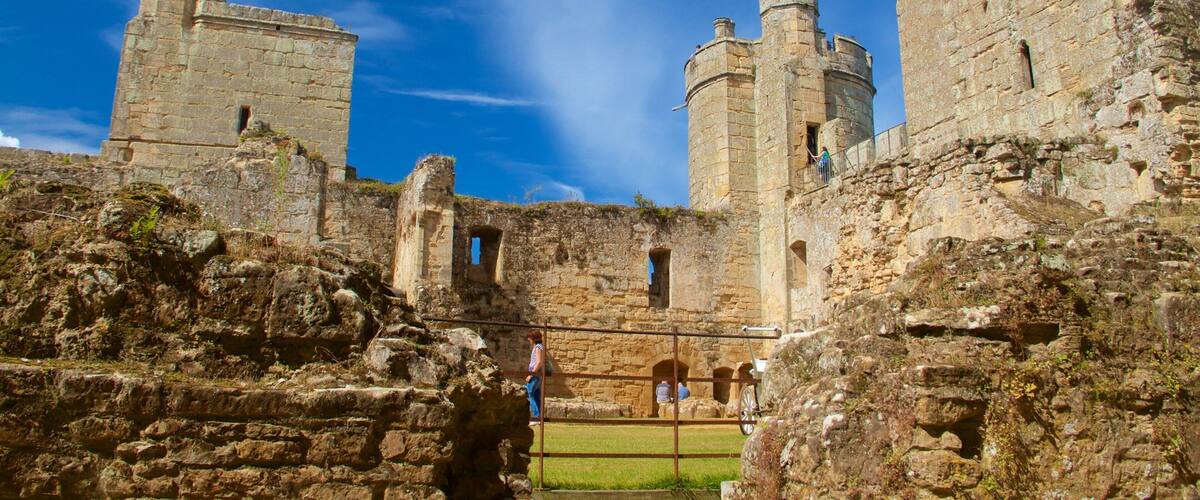 Bodiam Castle featuring a ruin and heritage elements