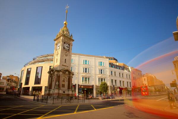 Brighton Clock Tower qui includes scĂšnes de rue