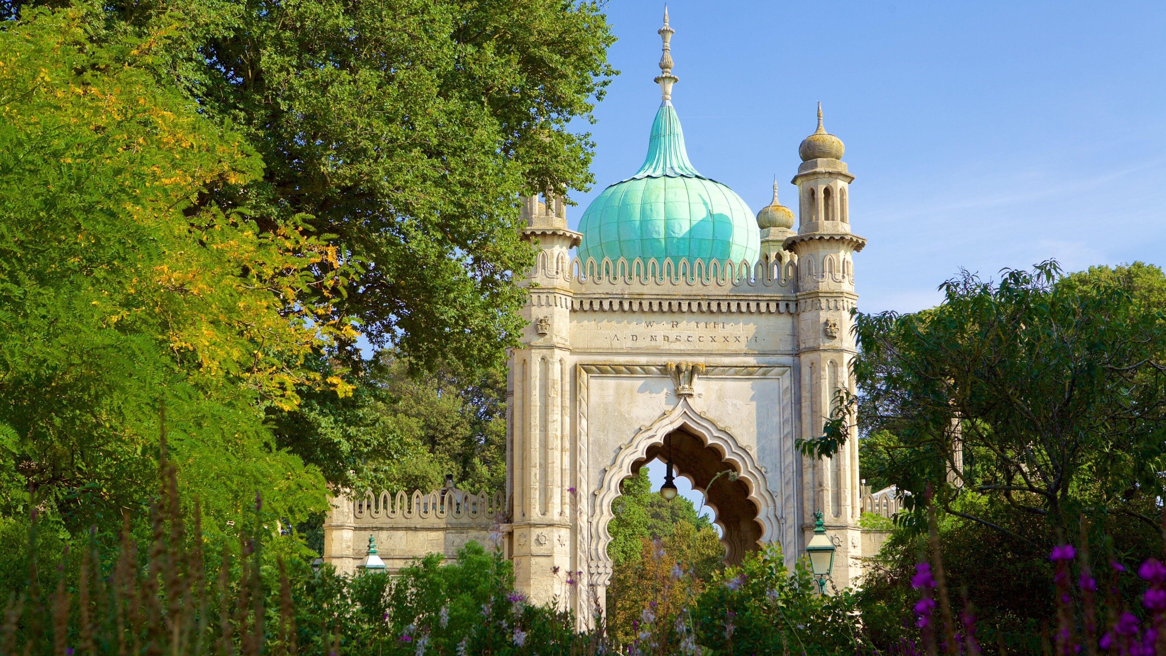 Brighton Museum and Art Gallery which includes heritage architecture, a park and heritage elements