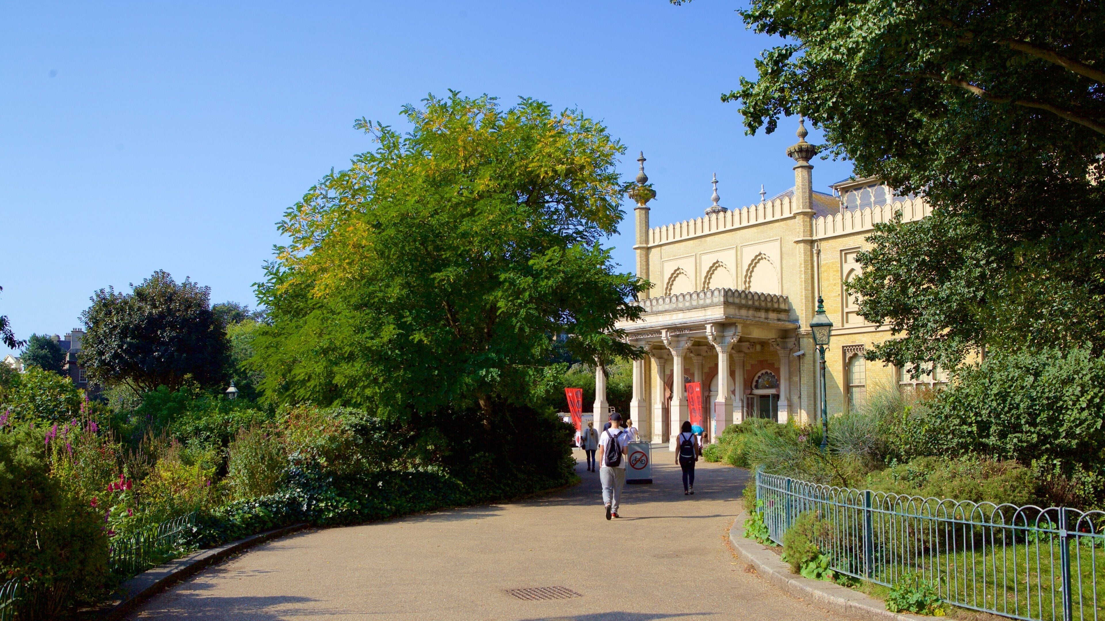 Brighton Museum and Art Gallery featuring a park and heritage elements