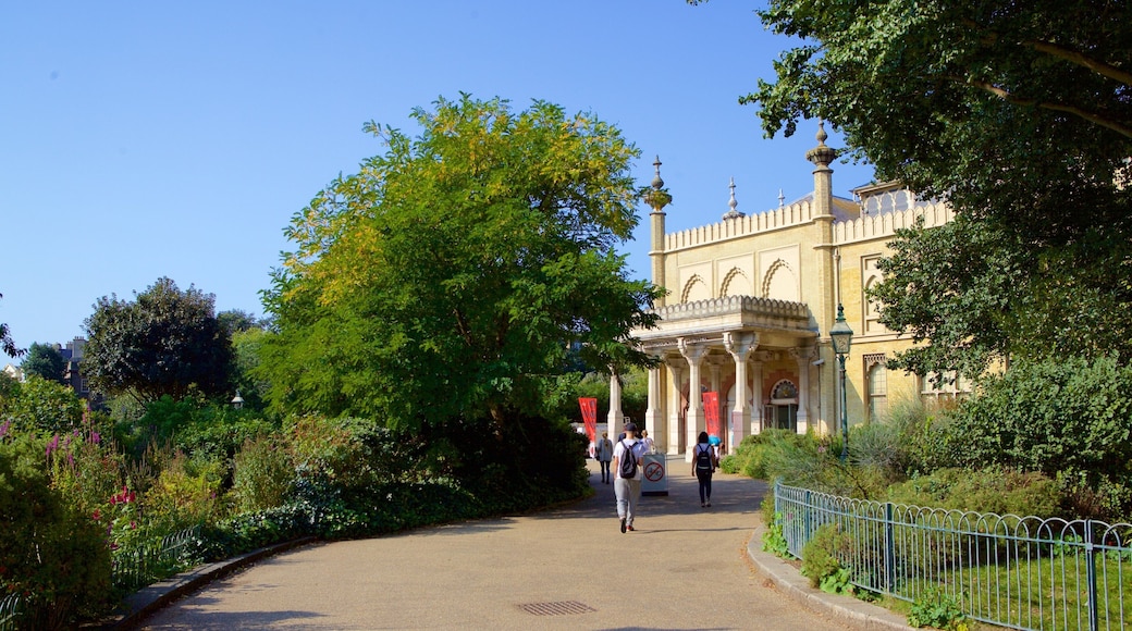 Brighton Museum and Art Gallery featuring a park and heritage elements