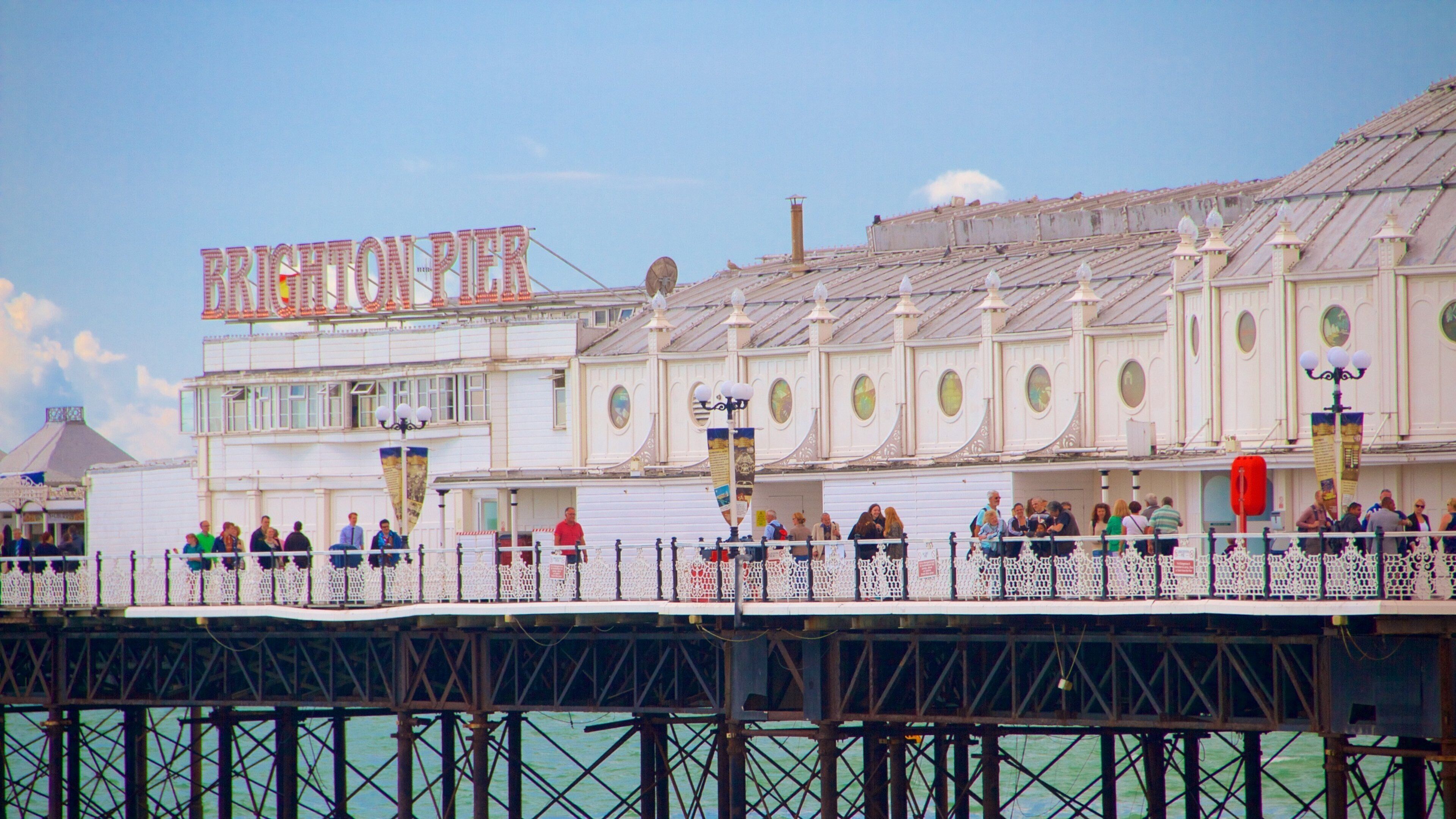 ブラ  イトン桟橋 表示 標識