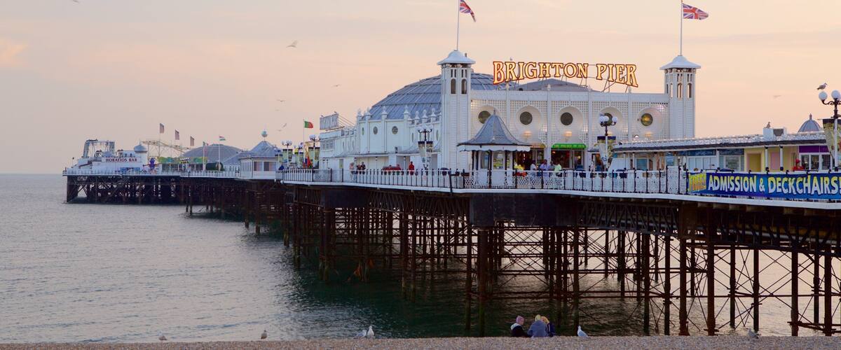 Brighton Pier johon kuuluu yleiset rantanäkymät