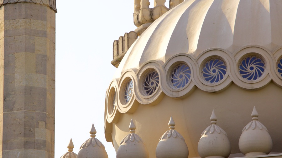 A building with a large dome and decorative windows.