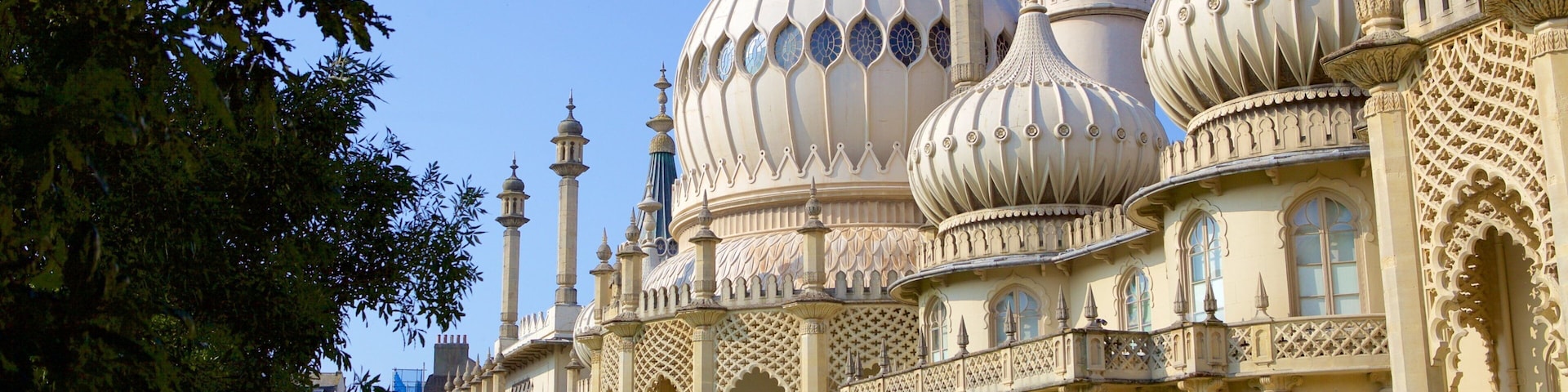 Brighton Royal Pavilion mostrando elementos de patrimônio, um pequeno castelo ou palácio e arquitetura de patrimônio