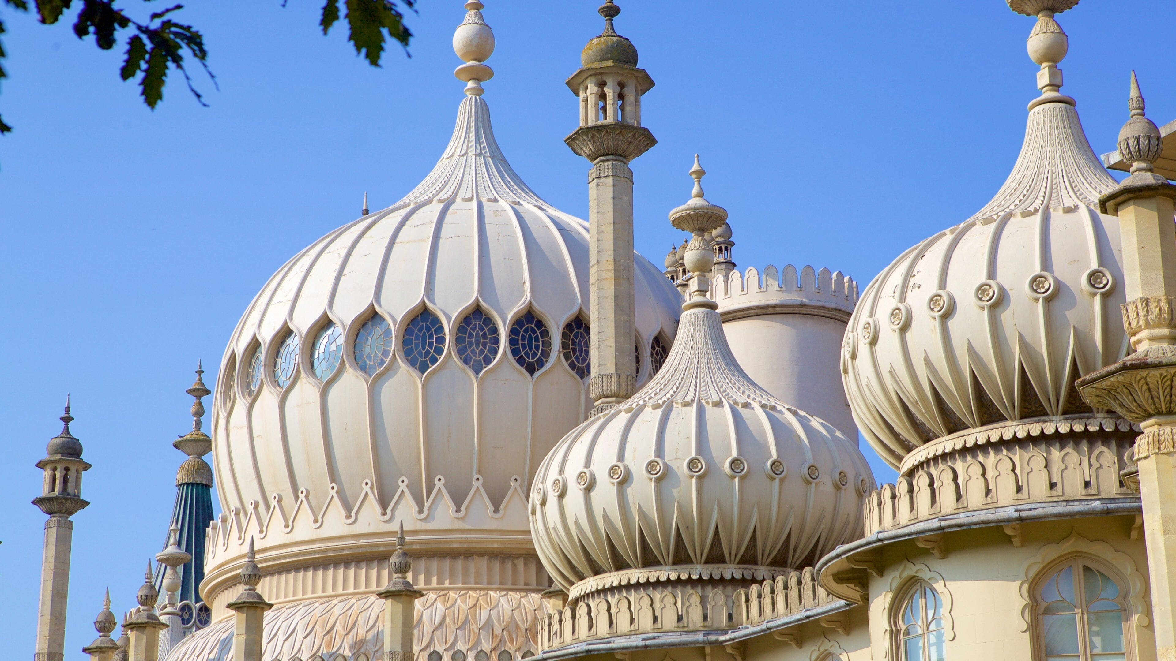 Brighton Royal Pavilion mostrando un castillo, elementos patrimoniales y arquitectura patrimonial