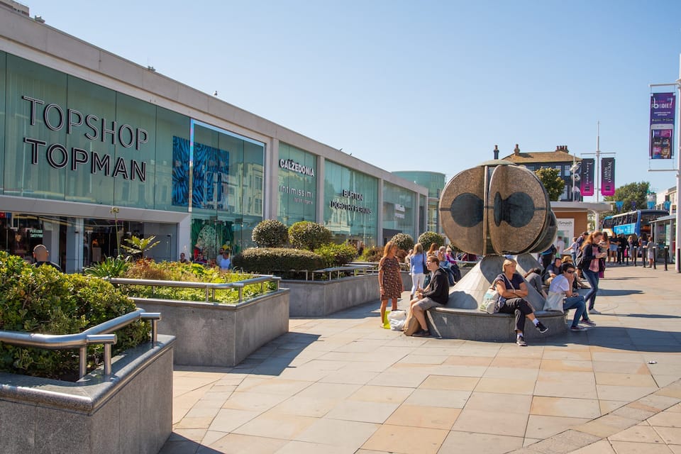 A shopping area with Topshop Topman and Calzedonia stores.